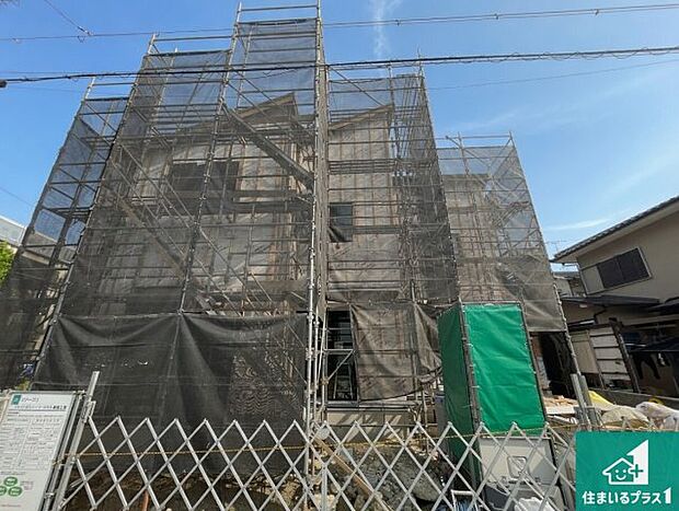 【外観】周辺は閑静な住宅街です。前面道路もしっかりと有りますので車の出し入れも安心ですよ！