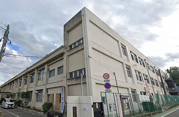 羽曳野市立高鷲小学校