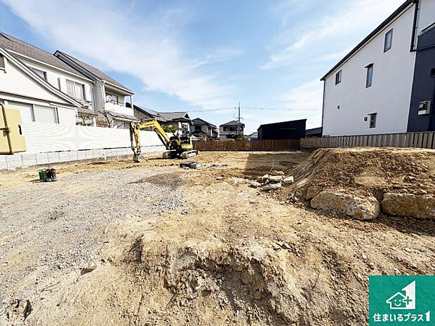 【外観】周辺は落ち着いた街並みの住宅地！子育てがしやすい住環境です！まだ未完成ですが、現地でしかわからない事もございます。是非一度ご覧ください。