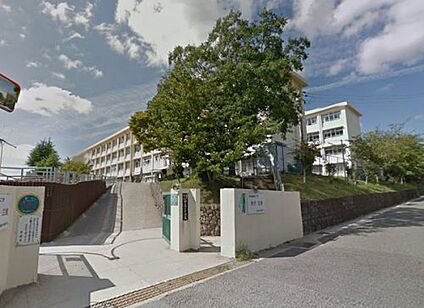 神戸市立鈴蘭台中学校 徒歩1800m