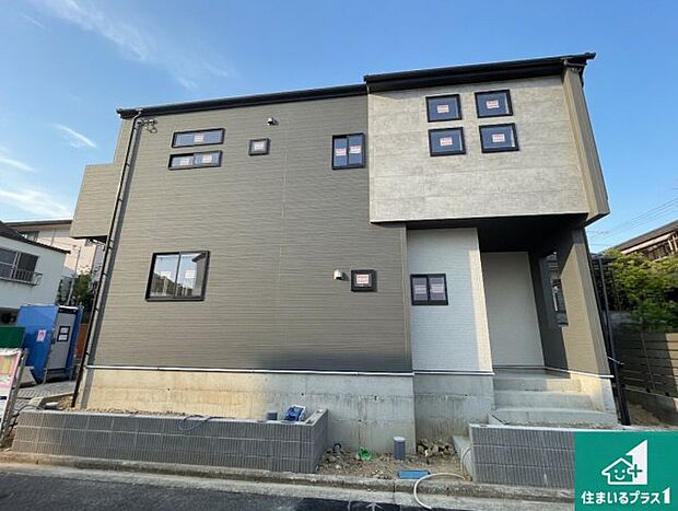 【外観】周辺は落ち着いた街並みの住宅地!子育てがしやすい住環境です!まだ未完成ですが、現地でしかわからない事もございます。是非一度ご覧ください。