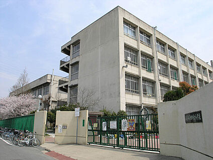八尾市立曙川東小学校 徒歩400m