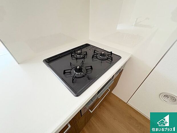 【コンロ】ダブル高火力Siセンサー付きコンロ!3口あるので、まとめて料理をする時も大活躍!