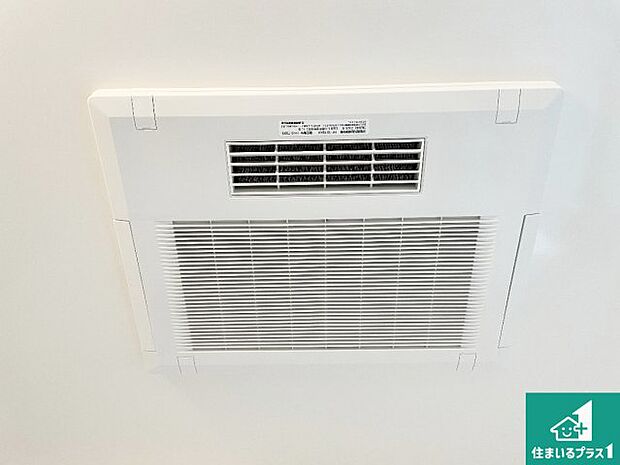 【浴室暖房乾燥機】四季を通して快適なバスライフをお手伝いする浴室暖房乾燥機!浴室の乾燥・暖房・涼風・換気はもちろん、24時間換気にも対応!