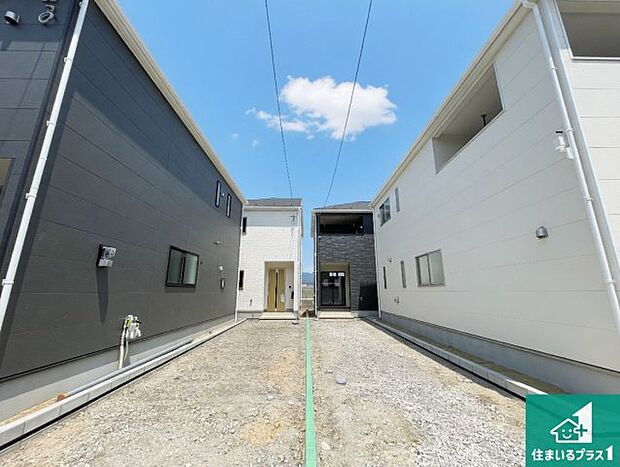 【外観】周辺は落ち着いた街並みの住宅地!子育てがしやすい住環境です!まだ未完成ですが、現地でしかわからない事もございます。是非一度ご覧ください。