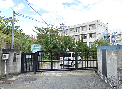 羽曳野市立峰塚中学校 徒歩250m