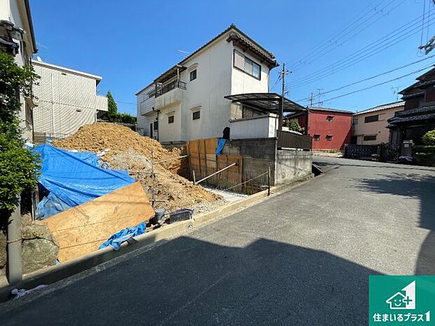 【外観】周辺は落ち着いた街並みの住宅地！子育てがしやすい住環境です！まだ未完成ですが、現地でしかわからない事もございます。是非一度ご覧ください。