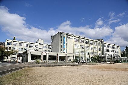 奈良市立登美ヶ丘中学校 徒歩850m