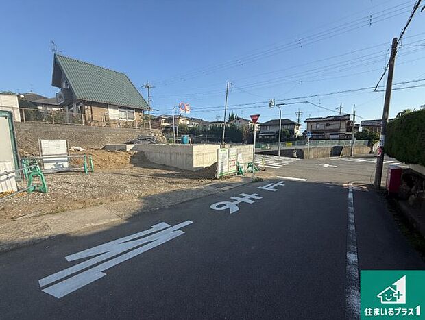 【外観】現在建築中！落ち着いた街並みで新生活を始めることが出来そう！周辺の物件も併せてご紹介させて頂きます！