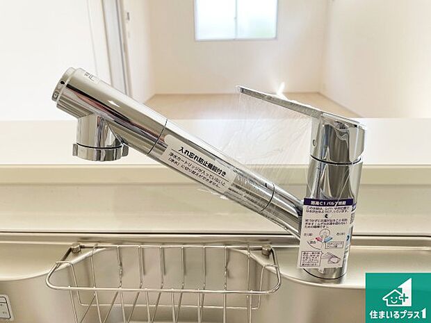 【キッチン水栓】浄水器を内蔵！炊飯時、お茶を作る時に安心してお水を使えます！お湯と冷水、浄水と原水、シャワーの切替えもワンタッチです！
