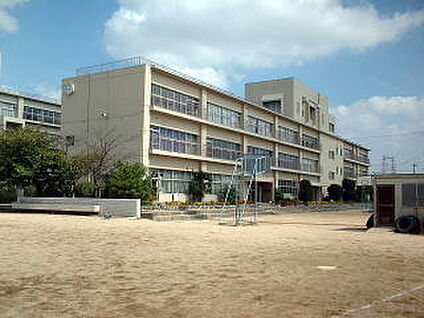 宝塚市立高司中学校 徒歩850m