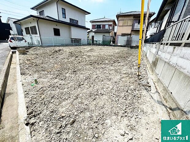 【外観】周辺は落ち着いた街並みの住宅地！子育てがしやすい住環境です！まだ未完成ですが、現地でしかわからない事もございます。是非一度ご覧ください。