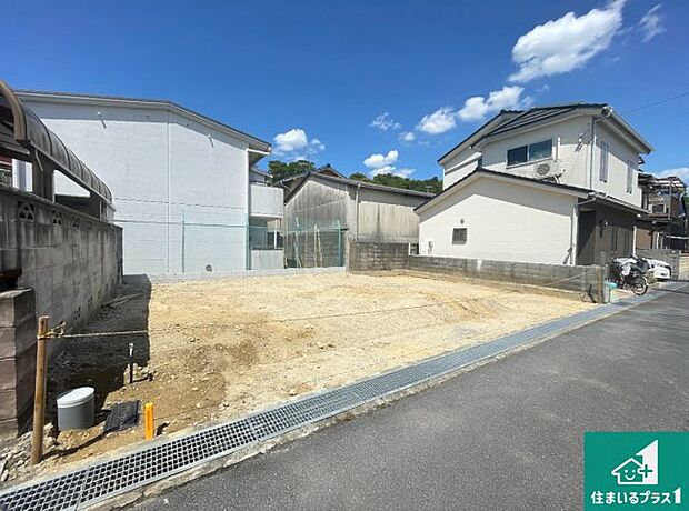 【外観】周辺は落ち着いた街並みの住宅地！子育てがしやすい住環境です！まだ未完成ですが、現地でしかわからない事もございます。是非一度ご覧ください。