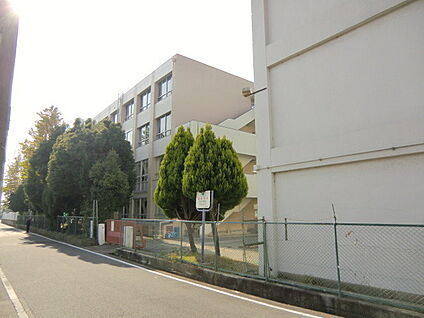 伊丹市立西中学校 徒歩987m