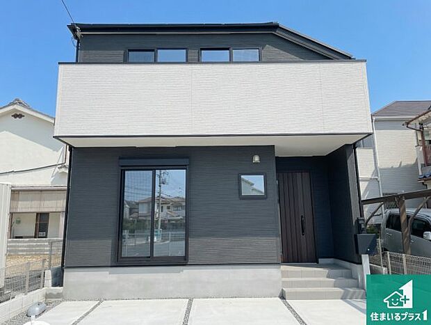 【外観】周辺は落ち着いた街並みの住宅地！子育てがしやすい住環境です！まだ未完成ですが、現地でしかわからない事もございます。是非一度ご覧ください。