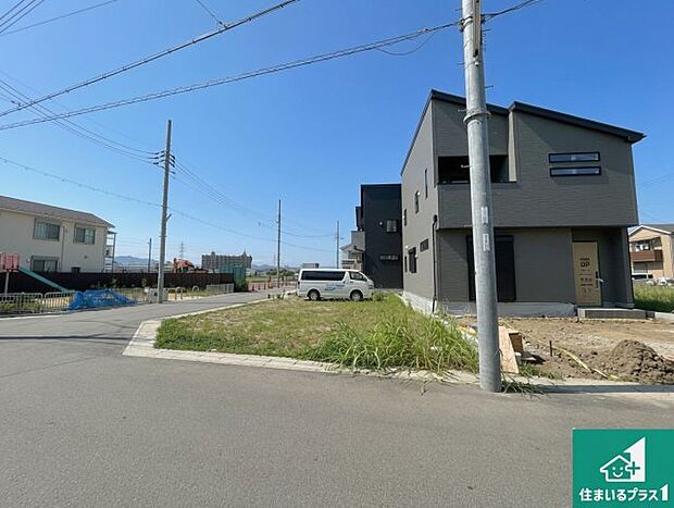 【外観】周辺は落ち着いた街並みの住宅地！子育てがしやすい住環境です！まだ未完成ですが、現地でしかわからない事もございます。是非一度ご覧ください。