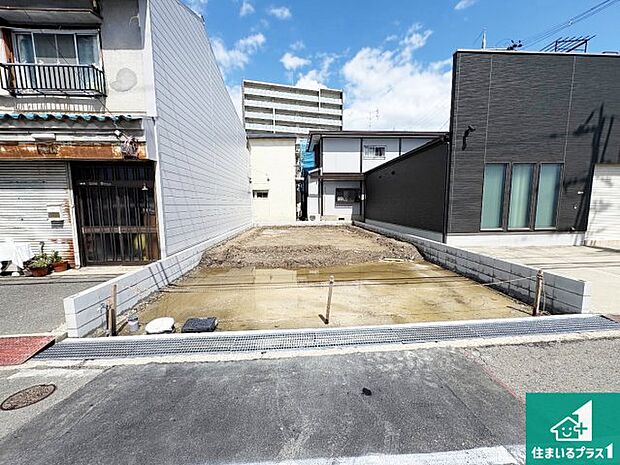 【外観】周辺は落ち着いた街並みの住宅地!子育てがしやすい住環境です!まだ未完成ですが、現地でしかわからない事もございます。是非一度ご覧ください。