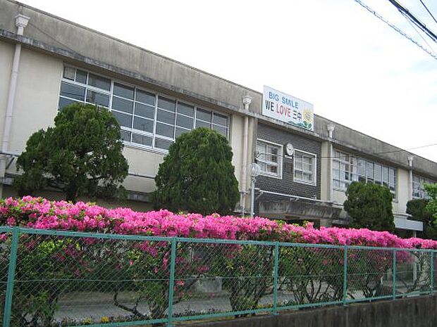 寝屋川市立第三中学校