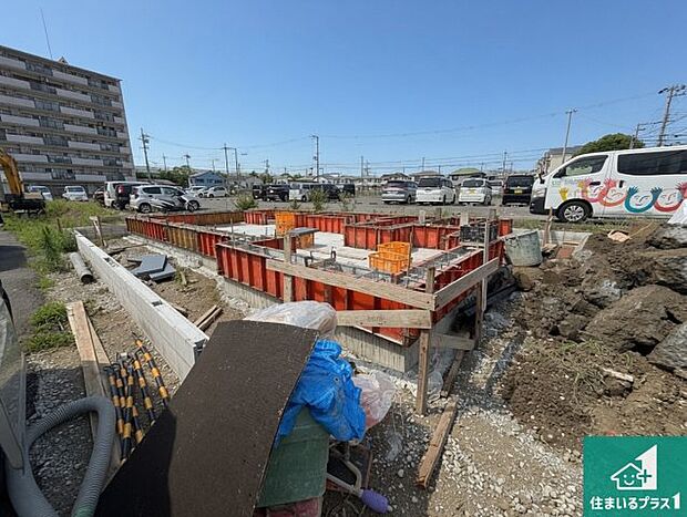 【外観】周辺は落ち着いた街並みの住宅地!子育てがしやすい住環境です!まだ未完成ですが、現地でしかわからない事もございます。是非一度ご覧ください。