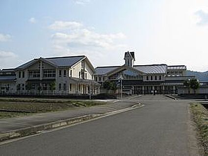 綾部市立綾部小学校 徒歩1900m