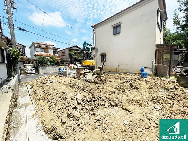 【外観】周辺は落ち着いた街並みの住宅地!子育てがしやすい住環境です!まだ未完成ですが、現地でしかわからない事もございます。是非一度ご覧ください。