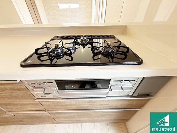 【コンロ】ダブル高火力Siセンサー付きコンロ!3口あるので、まとめて料理をする時も大活躍!