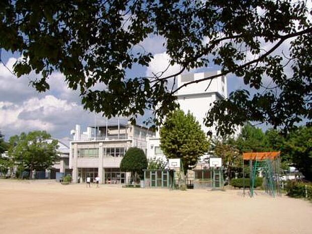 川西市立緑台小学校