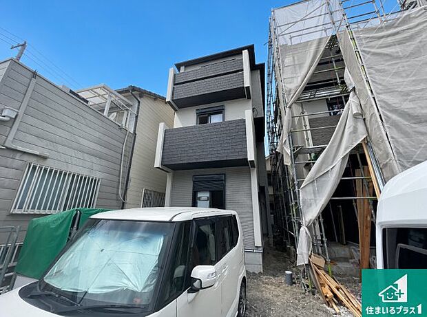 【外観】周辺は落ち着いた街並みの住宅地!子育てがしやすい住環境です!まだ未完成ですが、現地でしかわからない事もございます。是非一度ご覧ください。