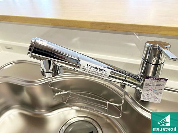 【キッチン水栓】浄水器を内蔵!炊飯時、お茶を作る時に安心してお水を使えます!お湯と冷水、浄水と原水、シャワーの切替えもワンタッチです!