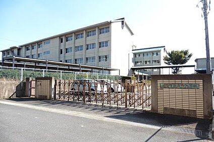 広陵町立広陵中学校 徒歩860m