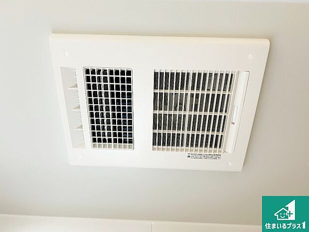 【浴室暖房乾燥機】四季を通して快適なバスライフをお手伝いする浴室暖房乾燥機!浴室の乾燥・暖房・涼風・換気はもちろん、24時間換気にも対応!