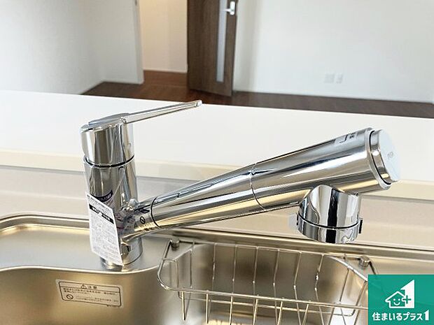 【キッチン水栓】浄水器を内蔵！炊飯時、お茶を作る時に安心してお水を使えます！お湯と冷水、浄水と原水、シャワーの切替えもワンタッチです！