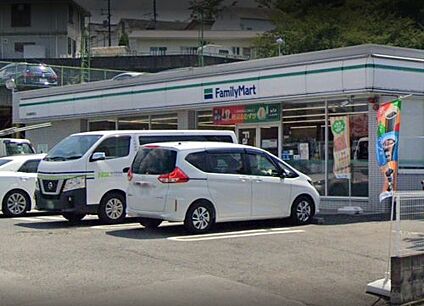 ファミリーマート 奈良鶴舞東町店 徒歩720m