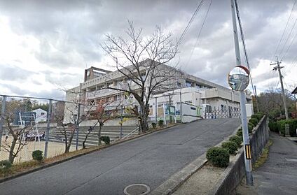 広陵町立広陵西小学校 徒歩1400m