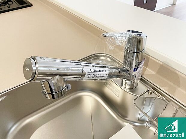 【キッチン水栓】浄水器を内蔵!炊飯時、お茶を作る時に安心してお水を使えます!お湯と冷水、浄水と原水、シャワーの切替えもワンタッチです!