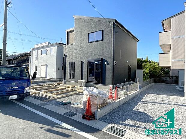 【外観】現在建築中!落ち着いた街並みで新生活を始めることが出来そう!周辺の物件も併せてご紹介させて頂きます!