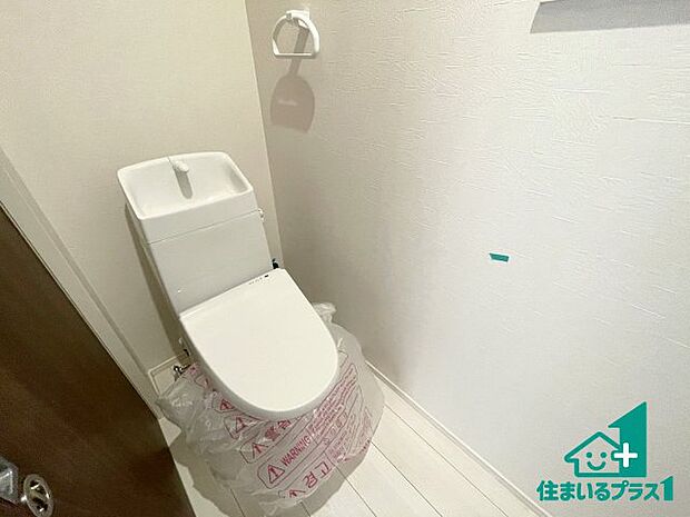 【トイレ】1・2階の2ヶ所にあるので、朝の忙しい時間の順番待ちもなく、深夜の利用にも大変便利です。