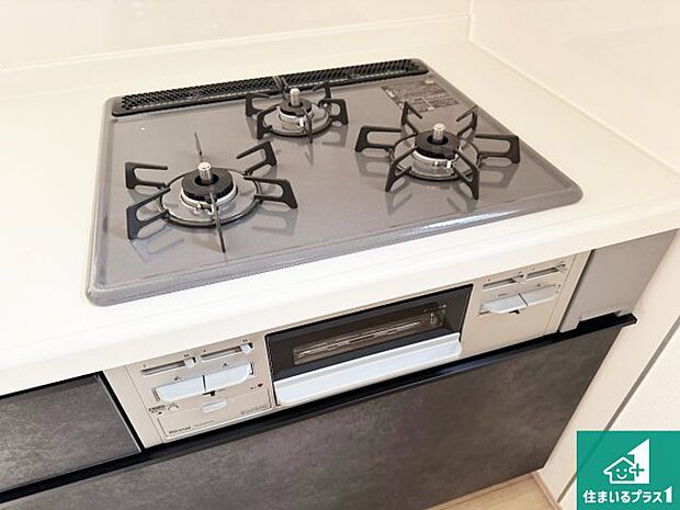【コンロ】ダブル高火力Siセンサー付きコンロ!3口あるので、まとめて料理をする時も大活躍!