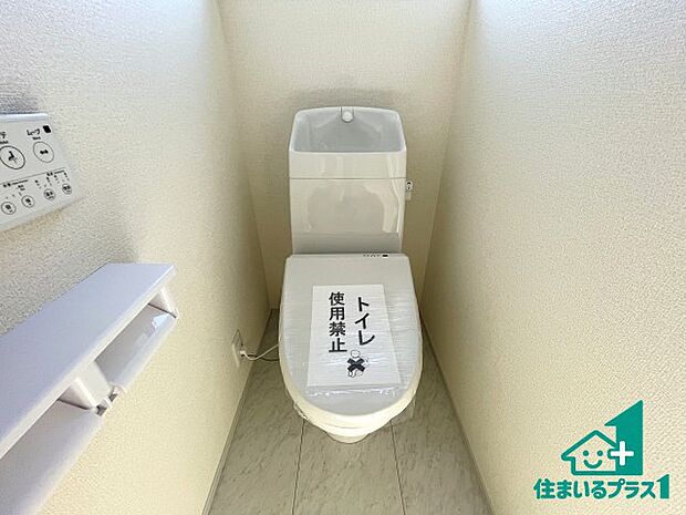 【トイレ】1・2階の2ヶ所にあるので、朝の忙しい時間の順番待ちもなく、深夜の利用にも大変便利です。