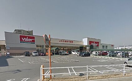 バロー 八日市店 徒歩710m
