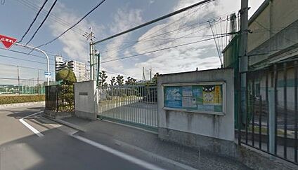 東大阪市立英田中学校 徒歩700m