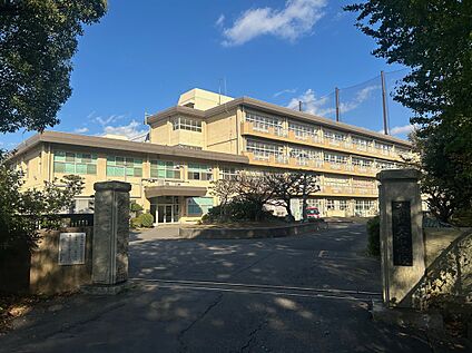 天戸中学校 1330ｍ(徒歩17分)
