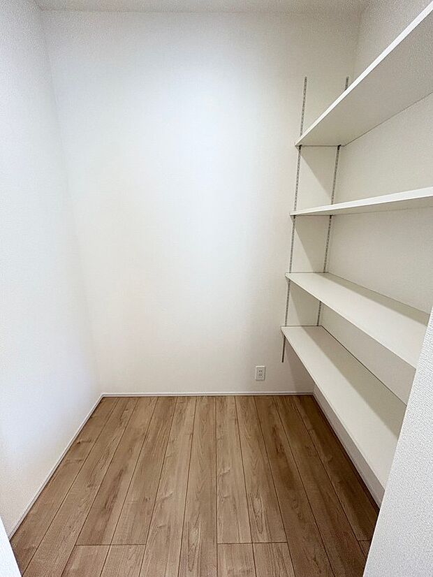 【キッチン(同仕様)】キッチンパントリー約1.75畳