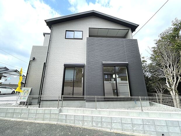 【2号棟】スタイリッシュなデザインのお洒落な外観！