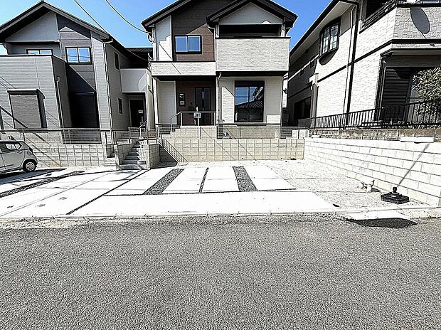 【2号棟】南側道路で陽当たり良好！