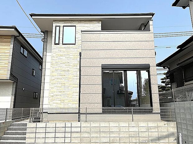 【2号棟】スタイリッシュなデザインのお洒落な外観!