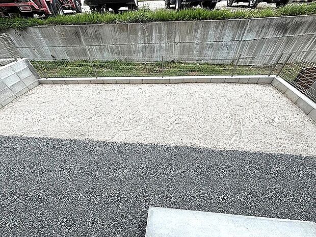 【1号棟】BBQも楽しめる広いお庭付き!