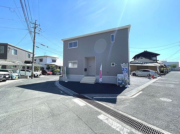 【2号棟】角地で開放的！
