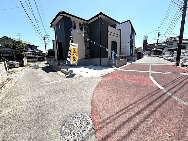 角地で陽当たり良好+開放感有り！