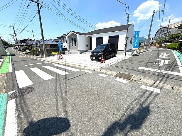 角地で陽当たり良好+開放感有り！